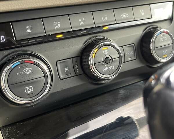 Серый Шкода Суперб, объемом двигателя 2 л и пробегом 260 тыс. км за 19500 $, фото 84 на Automoto.ua