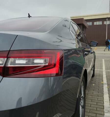 Серый Шкода Суперб, объемом двигателя 1.8 л и пробегом 130 тыс. км за 20000 $, фото 2 на Automoto.ua