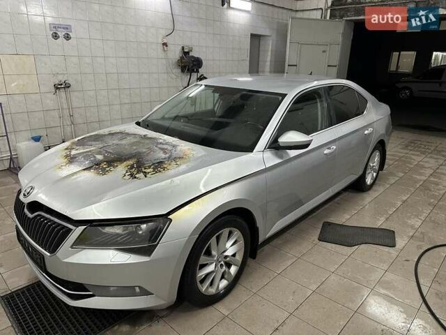 Серый Шкода Суперб, объемом двигателя 1.97 л и пробегом 200 тыс. км за 8900 $, фото 3 на Automoto.ua