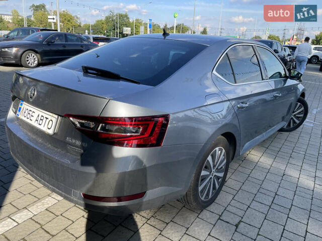 Серый Шкода Суперб, объемом двигателя 1.6 л и пробегом 227 тыс. км за 18000 $, фото 2 на Automoto.ua