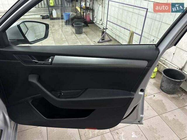 Серый Шкода Суперб, объемом двигателя 1.97 л и пробегом 200 тыс. км за 8900 $, фото 6 на Automoto.ua