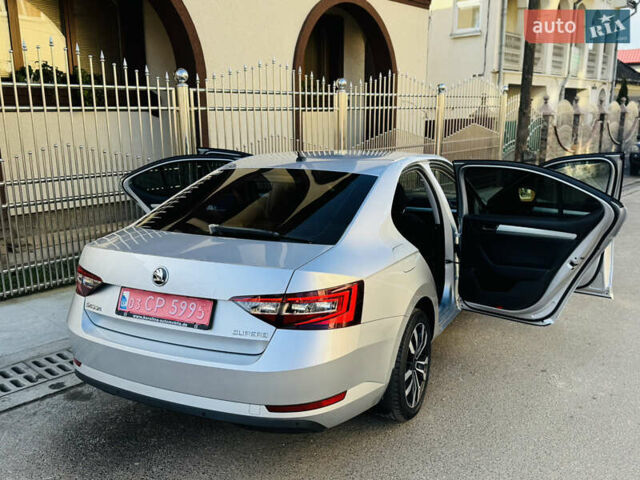 Серый Шкода Суперб, объемом двигателя 2 л и пробегом 210 тыс. км за 16450 $, фото 2 на Automoto.ua