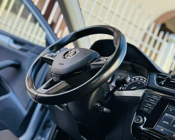 Серый Шкода Суперб, объемом двигателя 2 л и пробегом 210 тыс. км за 16450 $, фото 3 на Automoto.ua