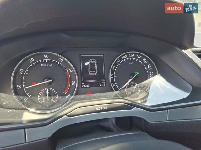 Серый Шкода Суперб, объемом двигателя 1.8 л и пробегом 202 тыс. км за 16000 $, фото 2 на Automoto.ua