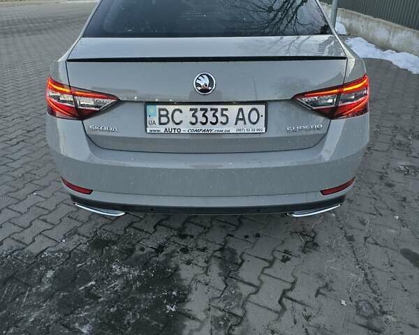 Серый Шкода Суперб, объемом двигателя 1.97 л и пробегом 215 тыс. км за 26000 $, фото 1 на Automoto.ua