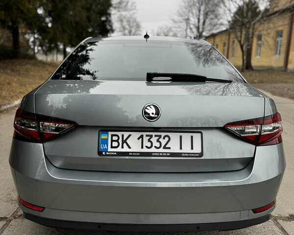 Серый Шкода Суперб, объемом двигателя 1.97 л и пробегом 226 тыс. км за 26000 $, фото 6 на Automoto.ua