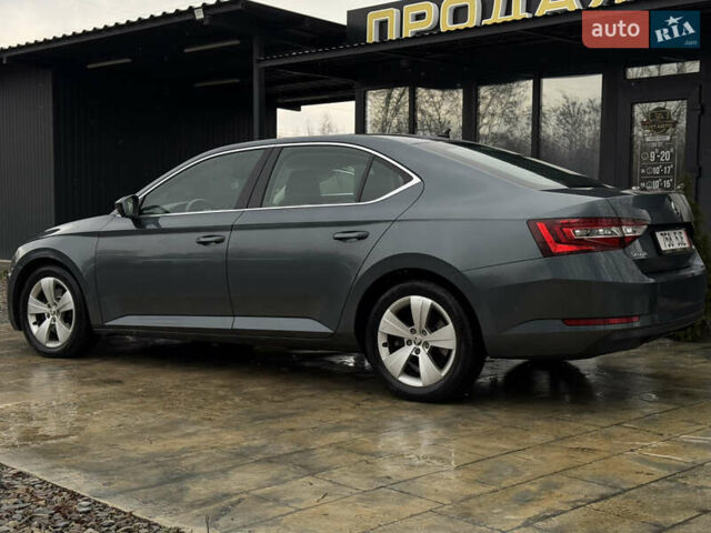 Серый Шкода Суперб, объемом двигателя 1.97 л и пробегом 230 тыс. км за 18900 $, фото 2 на Automoto.ua
