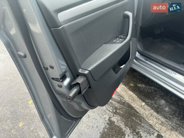 Серый Шкода Суперб, объемом двигателя 1.8 л и пробегом 113 тыс. км за 18400 $, фото 12 на Automoto.ua