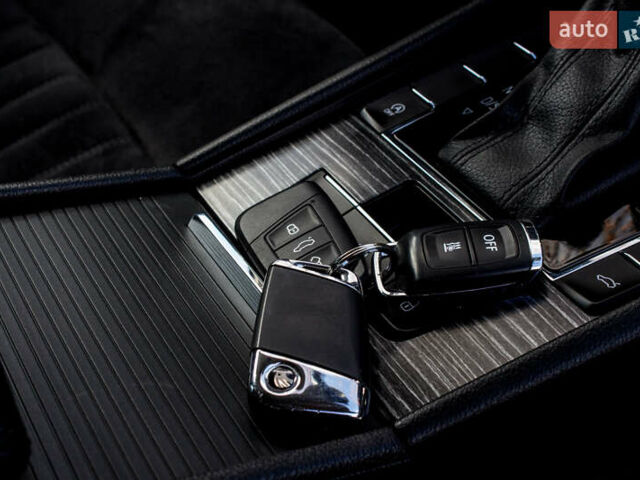 Сірий Шкода Суперб, об'ємом двигуна 1.97 л та пробігом 163 тис. км за 27300 $, фото 67 на Automoto.ua