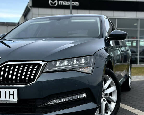 Серый Шкода Суперб, объемом двигателя 2 л и пробегом 218 тыс. км за 19999 $, фото 2 на Automoto.ua