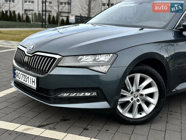 Серый Шкода Суперб, объемом двигателя 2 л и пробегом 218 тыс. км за 19999 $, фото 1 на Automoto.ua