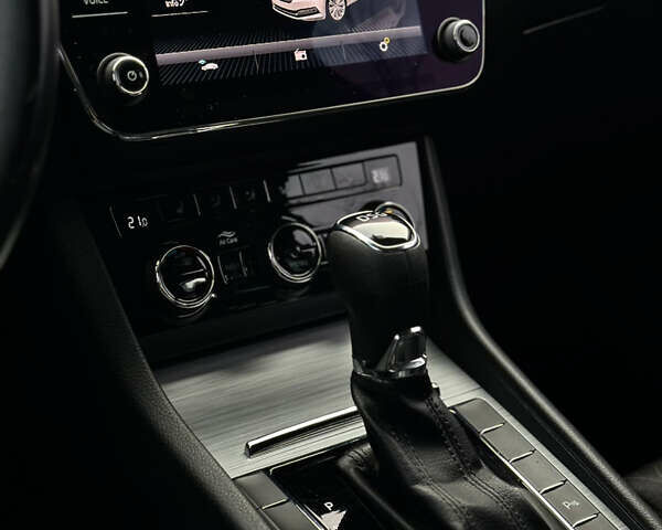 Серый Шкода Суперб, объемом двигателя 2 л и пробегом 218 тыс. км за 19999 $, фото 52 на Automoto.ua