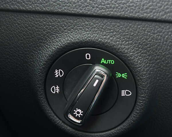 Сірий Шкода Суперб, об'ємом двигуна 1.97 л та пробігом 178 тис. км за 28800 $, фото 4 на Automoto.ua