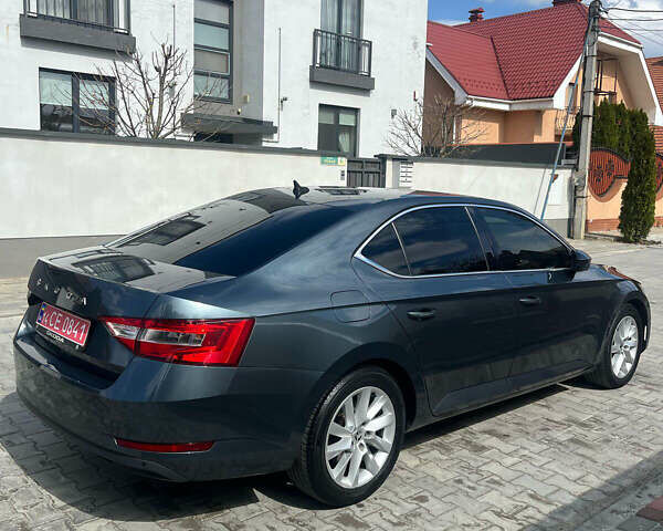 Серый Шкода Суперб, объемом двигателя 2 л и пробегом 298 тыс. км за 20500 $, фото 2 на Automoto.ua