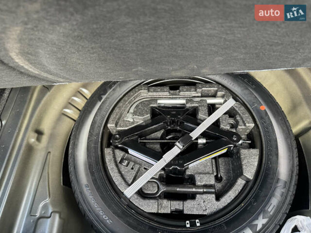 Серый Шкода Суперб, объемом двигателя 2 л и пробегом 215 тыс. км за 25400 $, фото 75 на Automoto.ua