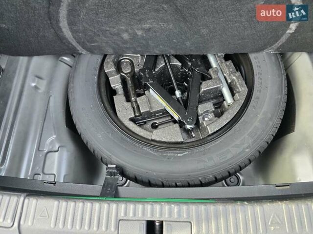 Шкода Суперб 2021 у Ковель на Automoto.ua Сірий Шкода Суперб, об'ємом двигуна 1.97 л та пробігом 171 тис. км за 31900 $, фото 49 на Automoto.ua