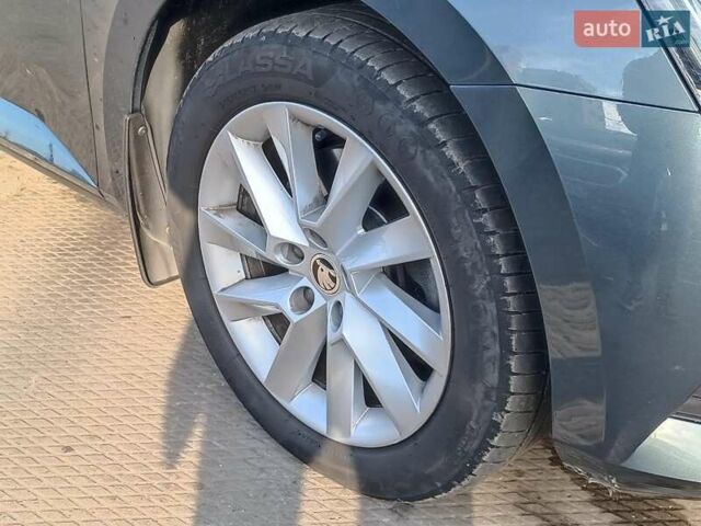 Серый Шкода Суперб, объемом двигателя 2 л и пробегом 139 тыс. км за 29990 $, фото 4 на Automoto.ua