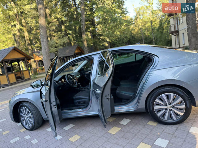 Сірий Шкода Суперб, об'ємом двигуна 2 л та пробігом 198 тис. км за 27999 $, фото 28 на Automoto.ua