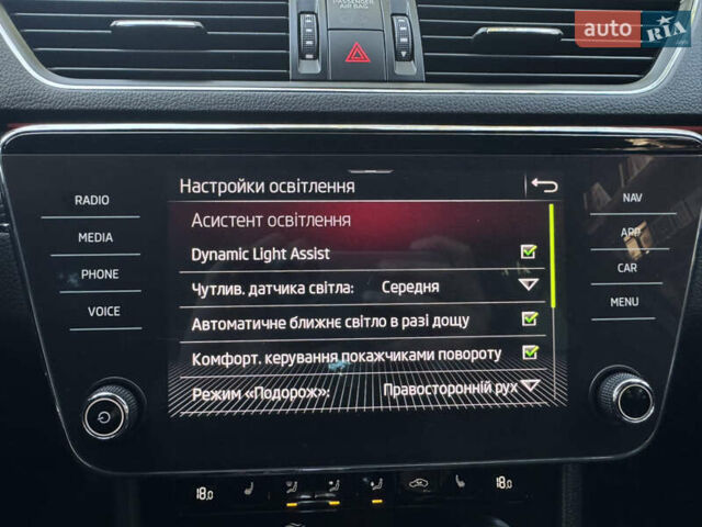 Сірий Шкода Суперб, об'ємом двигуна 2 л та пробігом 198 тис. км за 27999 $, фото 110 на Automoto.ua
