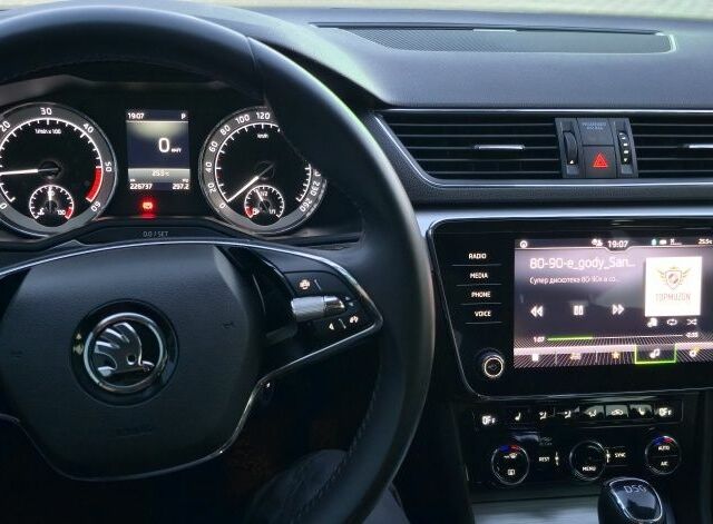 Серый Шкода Суперб, объемом двигателя 2 л и пробегом 230 тыс. км за 22299 $, фото 4 на Automoto.ua