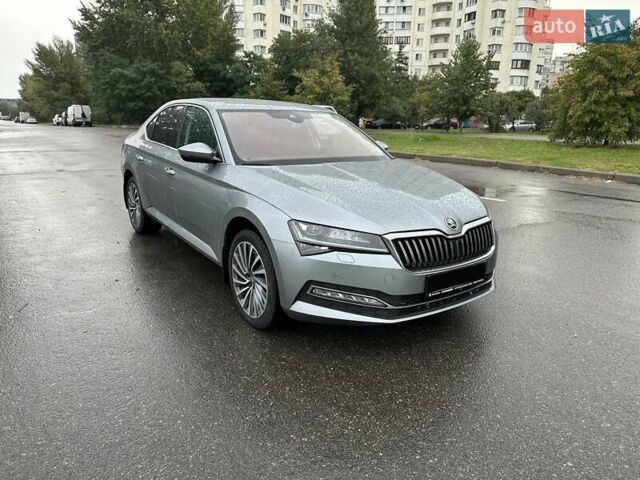 Серый Шкода Суперб, объемом двигателя 1.98 л и пробегом 55 тыс. км за 30900 $, фото 1 на Automoto.ua