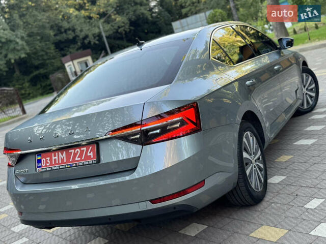 Сірий Шкода Суперб, об'ємом двигуна 2 л та пробігом 198 тис. км за 27999 $, фото 176 на Automoto.ua