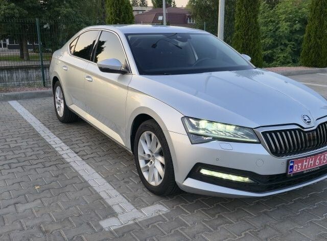 Серый Шкода Суперб, объемом двигателя 2 л и пробегом 230 тыс. км за 22299 $, фото 1 на Automoto.ua
