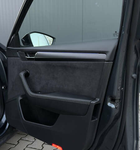 Серый Шкода Суперб, объемом двигателя 2 л и пробегом 198 тыс. км за 29500 $, фото 58 на Automoto.ua