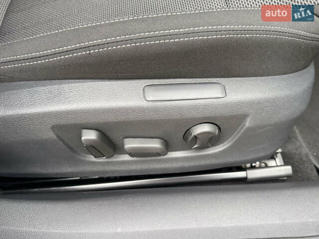 Сірий Шкода Суперб, об'ємом двигуна 1.97 л та пробігом 170 тис. км за 28500 $, фото 28 на Automoto.ua