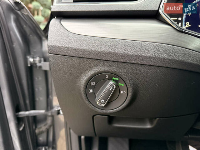 Сірий Шкода Суперб, об'ємом двигуна 1.97 л та пробігом 170 тис. км за 28500 $, фото 40 на Automoto.ua