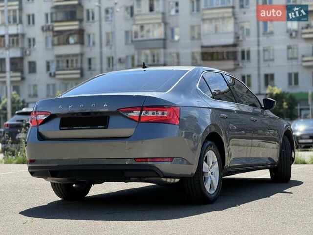 Серый Шкода Суперб, объемом двигателя 1.98 л и пробегом 28 тыс. км за 31400 $, фото 8 на Automoto.ua