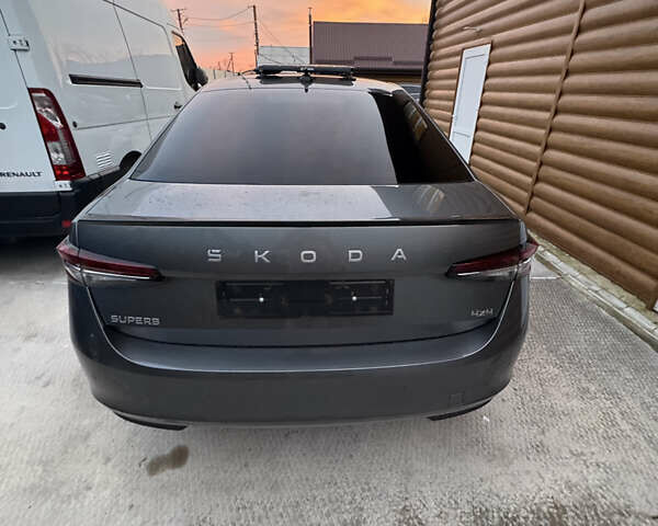 Серый Шкода Суперб, объемом двигателя 1.98 л и пробегом 15 тыс. км за 52000 $, фото 1 на Automoto.ua