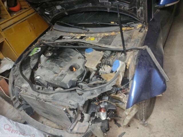 Синій Шкода Суперб, об'ємом двигуна 2 л та пробігом 270 тис. км за 2000 $, фото 1 на Automoto.ua