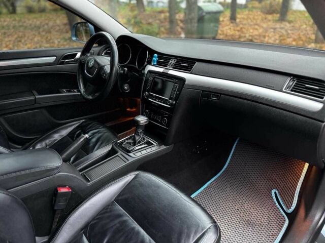 Синій Шкода Суперб, об'ємом двигуна 2 л та пробігом 345 тис. км за 8640 $, фото 22 на Automoto.ua