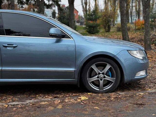 Синій Шкода Суперб, об'ємом двигуна 2 л та пробігом 345 тис. км за 8640 $, фото 6 на Automoto.ua
