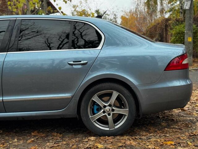 Синій Шкода Суперб, об'ємом двигуна 2 л та пробігом 345 тис. км за 8640 $, фото 13 на Automoto.ua