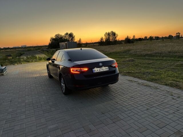 Синій Шкода Суперб, об'ємом двигуна 2 л та пробігом 250 тис. км за 15700 $, фото 5 на Automoto.ua