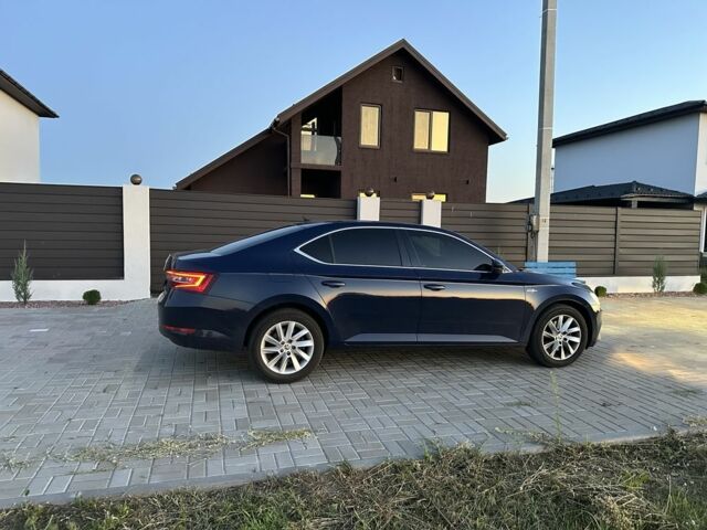 Синій Шкода Суперб, об'ємом двигуна 2 л та пробігом 250 тис. км за 15700 $, фото 4 на Automoto.ua
