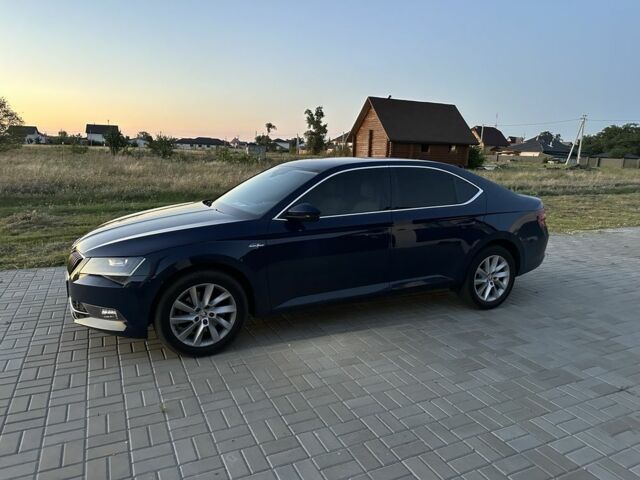 Синій Шкода Суперб, об'ємом двигуна 2 л та пробігом 250 тис. км за 15700 $, фото 2 на Automoto.ua