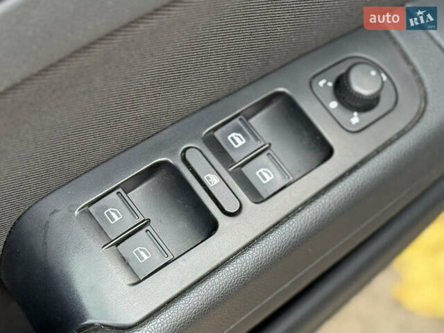 Синій Шкода Суперб, об'ємом двигуна 2 л та пробігом 325 тис. км за 10700 $, фото 23 на Automoto.ua