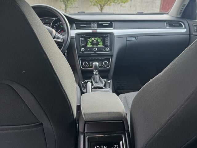 Синий Шкода Суперб, объемом двигателя 2 л и пробегом 228 тыс. км за 10100 $, фото 6 на Automoto.ua