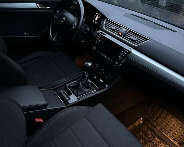 Синій Шкода Суперб, об'ємом двигуна 1.6 л та пробігом 233 тис. км за 14300 $, фото 1 на Automoto.ua