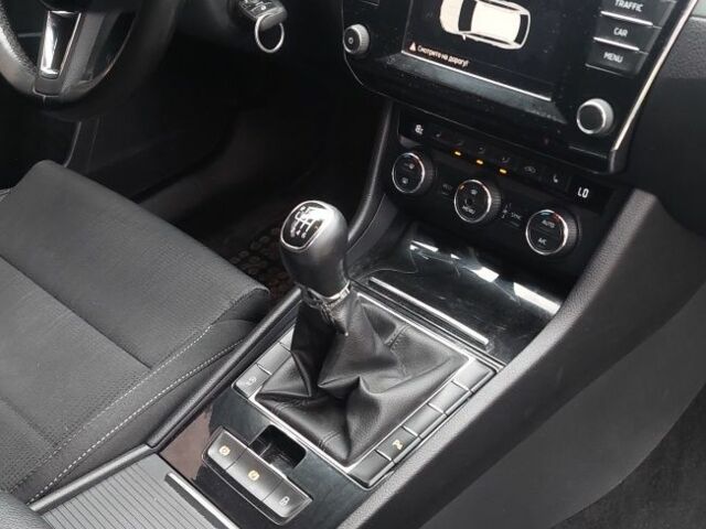 Синий Шкода Суперб, объемом двигателя 1.6 л и пробегом 227 тыс. км за 14500 $, фото 10 на Automoto.ua