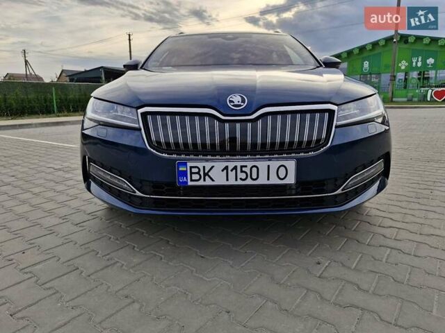 Синий Шкода Суперб, объемом двигателя 1.4 л и пробегом 135 тыс. км за 27299 $, фото 68 на Automoto.ua