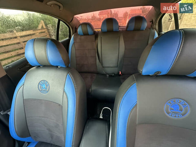 Синій Шкода Суперб, об'ємом двигуна 2.4 л та пробігом 300 тис. км за 4300 $, фото 9 на Automoto.ua