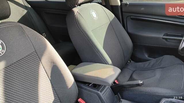 Шкода Суперб 2003 в Бурштыне на Automoto.ua Синий Шкода Суперб, объемом двигателя 1.9 л и пробегом 450 тыс. км за 5000 $, фото 16 на Automoto.ua