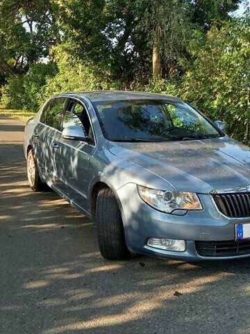 Синий Шкода Суперб, объемом двигателя 2 л и пробегом 223 тыс. км за 8800 $, фото 1 на Automoto.ua