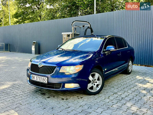 Синій Шкода Суперб, об'ємом двигуна 2 л та пробігом 313 тис. км за 10600 $, фото 12 на Automoto.ua