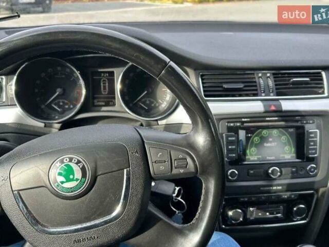 Синій Шкода Суперб, об'ємом двигуна 0 л та пробігом 211 тис. км за 5700 $, фото 5 на Automoto.ua