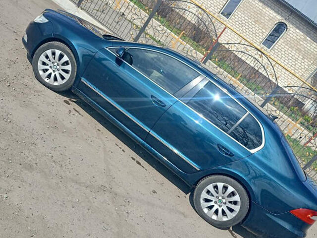 Синий Шкода Суперб, объемом двигателя 1.6 л и пробегом 195 тыс. км за 10900 $, фото 1 на Automoto.ua